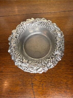 Vintage Arthur Court 1988 Grapevine Wine Bottle Coaster / Nut Bowl / Candy Dish